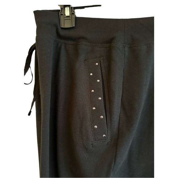 FASHION BUG, WOMENS, BLACK CAPRIS. COMFORTABLE STRETCH FABRIC. SIZE 1X - Picture 3 of 8